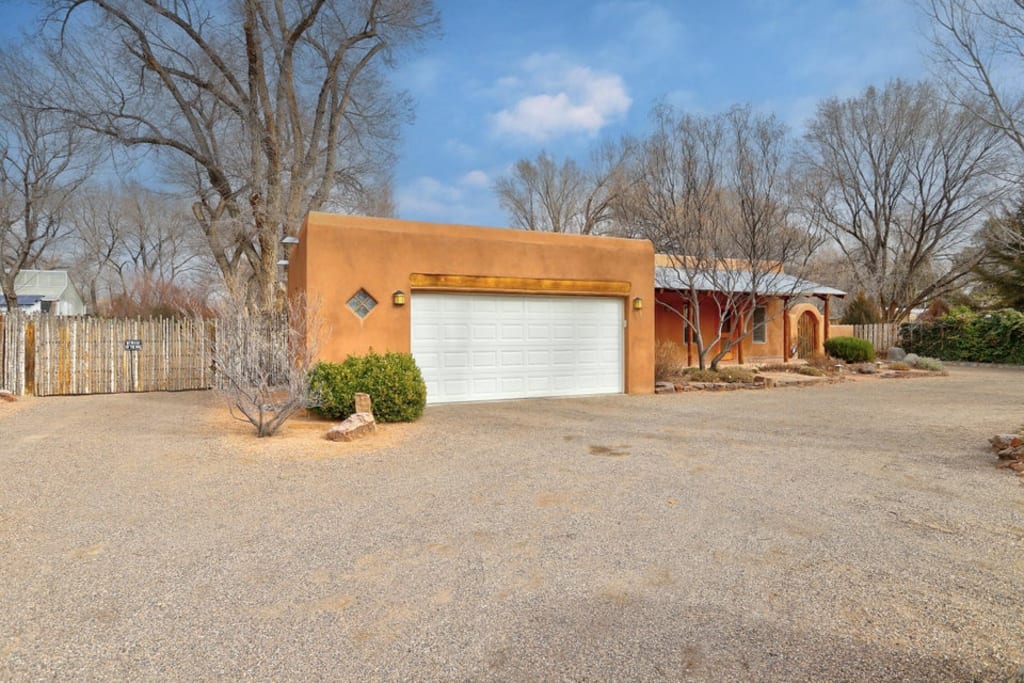 913 Green Valley Road NW inception-app-prod/YmVkOTYwMzgtN2FiZS00Y2FjLWJiMWEtMzkxMzhjNGY2YjEy/content/2024/02/7c7eec04e5fb33ec524692c004f56067e71887a9.jpg