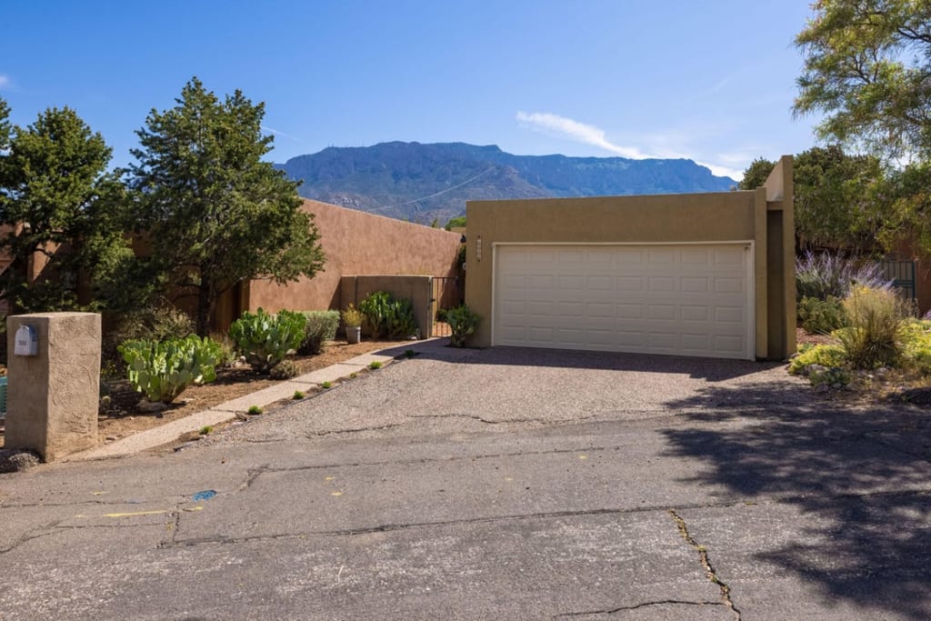 1838 Tramway Terrace Loop NE (Buyer) inception-app-prod/YmVkOTYwMzgtN2FiZS00Y2FjLWJiMWEtMzkxMzhjNGY2YjEy/content/2024/07/30ba79c0363e1b23653ff407904f7b4c8ca0e20f.jpg