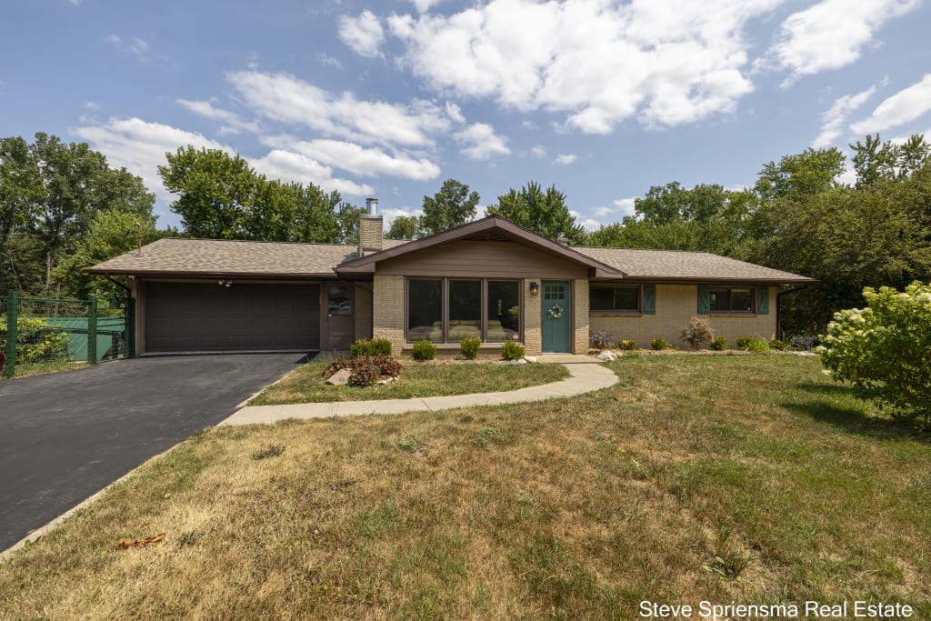 4372 Cordes, Comstock Park inception-app-prod/YmYwNDE4ZWUtY2YwOS00MTAzLTg3ZWMtOGI2NDNlMjk5N2Rh/content/2026/07/4b6ae10ea23b5232902f7c4aa56ffcecafeecc43.jpg