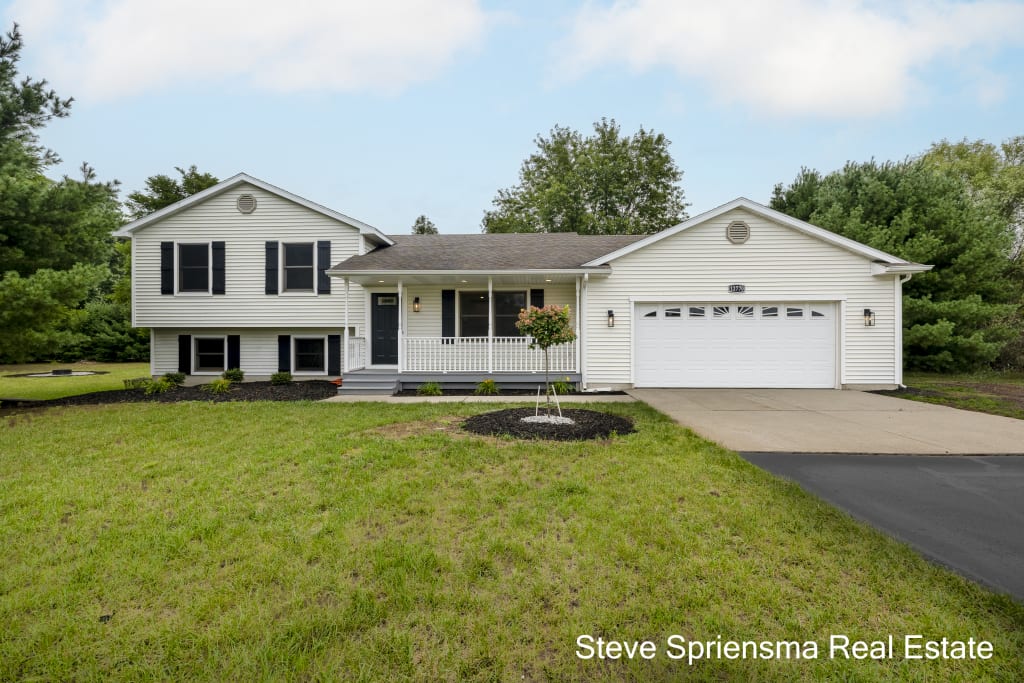 12770 Macclain Ct NE, Cedar Springs inception-app-prod/YmYwNDE4ZWUtY2YwOS00MTAzLTg3ZWMtOGI2NDNlMjk5N2Rh/content/2026/08/dbb17413aa4ed19c9680cfcfdaefdc59e1f45b34.jpg