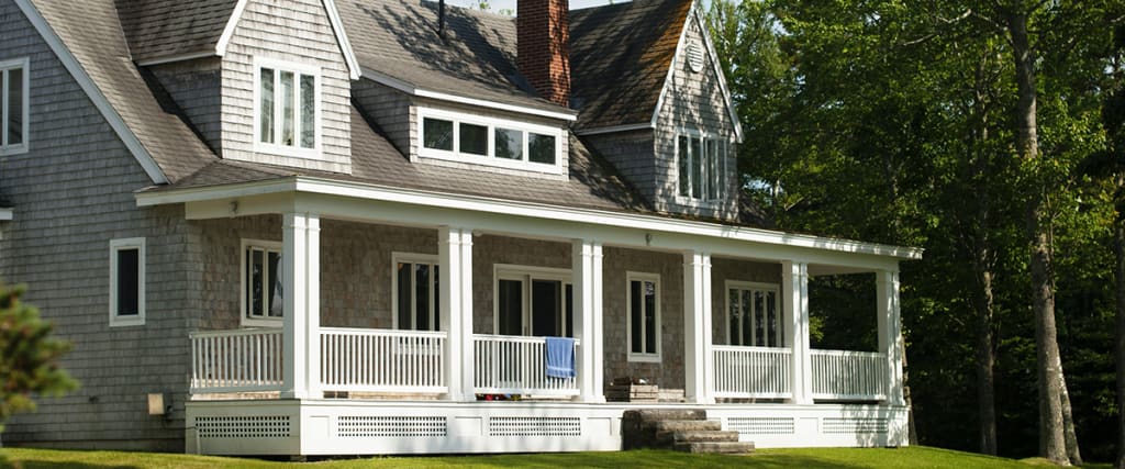 Your Summer Home Maintenance Checklist inception-app-prod/YzA1OTNiNmEtYzEwYy00OTFiLWJmMTMtMGZkMDVkZTRhNWZl/content/2021/07/SummerChecklistHeader2.jpg