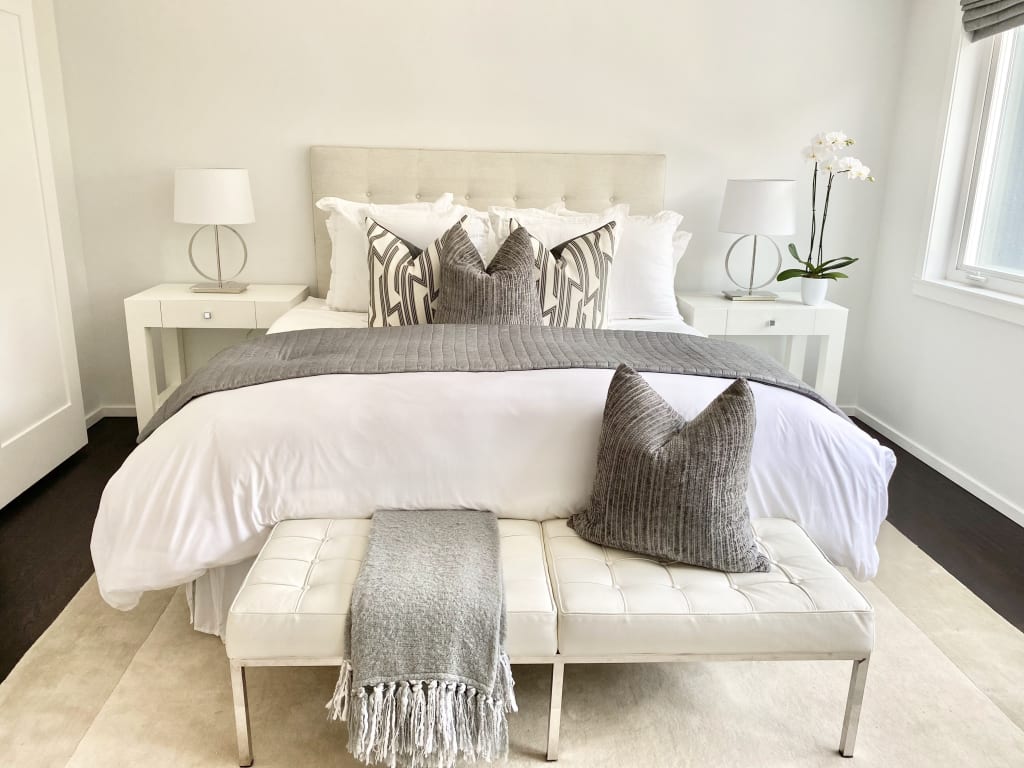 Marina District Seller Guide: Stage, Price, and Prepare to List inception-app-prod/ZDQ5M2U2Y2UtYjhmOS00MDgzLWFmNzQtNTY1OTExODIyYmI2/content/2026/09/2d8d05334be0d9e746cc799d16731a495917ecd3.jpg