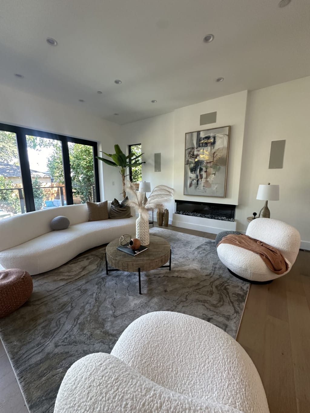 Hillsborough Buyers and Sellers: What Larger Lots Can Mean inception-app-prod/ZDQ5M2U2Y2UtYjhmOS00MDgzLWFmNzQtNTY1OTExODIyYmI2/content/2026/09/7b06a10a29a7f886ee975a7faed192907aef5dab.jpg