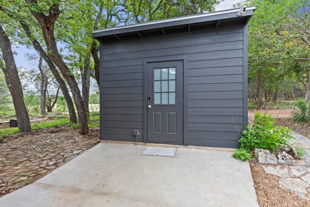 Boutique Hill Country Hospitality Retreat with Expansion Potential inception-app-prod/ZGFhMzFmZWQtOGZjMi00OGYzLWJmNDEtMmU4MmM1YmZlOGFj/content/2026/05/c7a33bcbe5ca62ec5304f18404effb8b41a9fea3.jpg