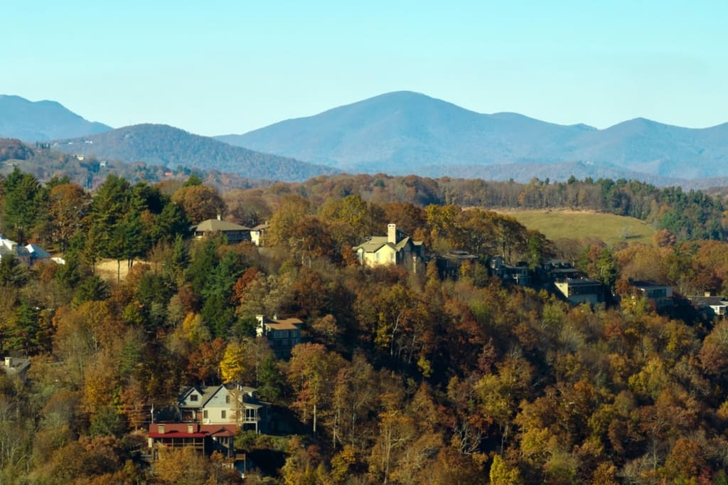 Beat the Heat: Coolest High- Elevation Properties in the South inception-app-prod/ZGFlOWU3OTMtZmUxMy00MzhjLTg2YTQtYTVlYmJmYWU1NjJl/content/2025/06/02da0d3615eb66b7a4fd84a196af1461d8468d9b.jpg