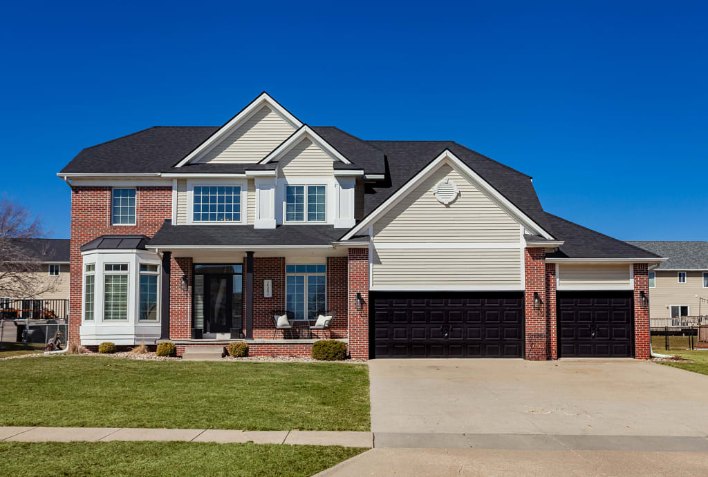 SOLD in Ankeny! Updated 5 bed/4 Bath Two Story Home Featuring Over 3,100 sq ft of Finished Living Space! inception-app-prod/ZGM3MjVjZTgtM2M4OC00YzRiLWE2MTgtYTk0MDhmMTdjMzli/content/2024/03/e48bc41a5074356cce63e9deeefde04fd51b9148.jpg