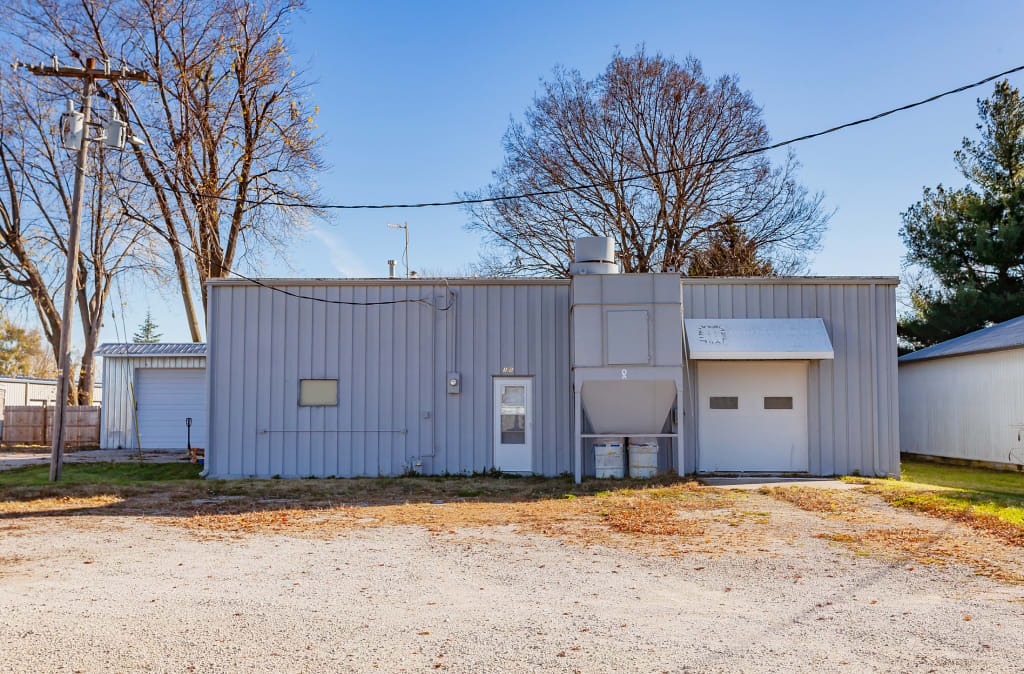 SOLD in Carlisle! Commercial Property - Metal building with metal roof with over 4,300 square feet, offering an office space and two half baths. Lots of open space and overhead storage, great for cars or workshop. inception-app-prod/ZGM3MjVjZTgtM2M4OC00YzRiLWE2MTgtYTk0MDhmMTdjMzli/content/2024/11/cc318f2d7489b7004d1b4607fc77f6e64c5dbdd8.jpg