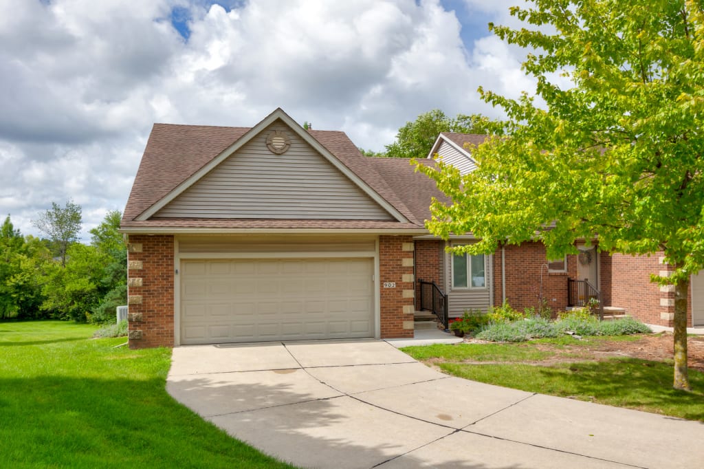 JUST LISTED in Ankeny, IA! Don't miss this Gratias-built walk-out ranch, end-unit townhouse! inception-app-prod/ZGM3MjVjZTgtM2M4OC00YzRiLWE2MTgtYTk0MDhmMTdjMzli/content/2025/07/c8ba09721d1cfae47654daaa044b5174503bf353.jpg
