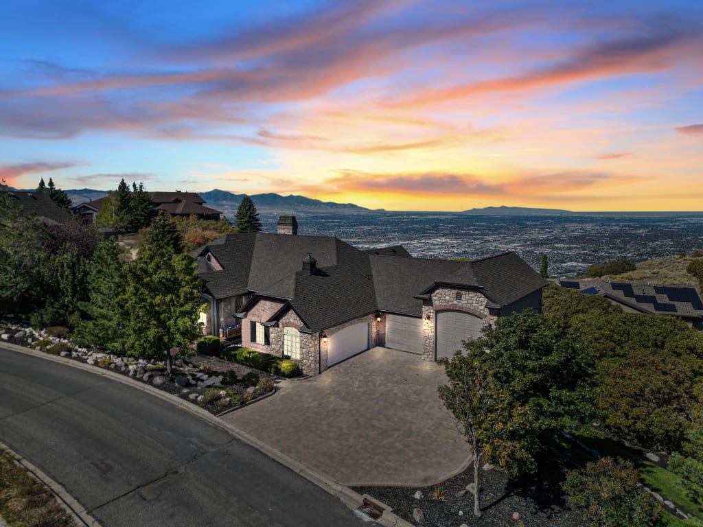 Draper and Suncrest Luxury Home Lifestyles inception-app-prod/ZTAwMmRlNmYtMDFhMC00YjBiLWFjZWMtNDMwOThlY2ViODYw/content/2025/12/e303e39c78f50bac962965ccf6d098da192c57ca.jpg