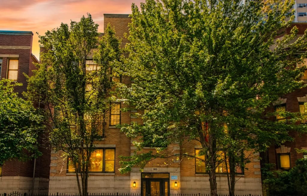 Uptown Chicago 3-Bedroom Duplex for Rent at 905 W Lawrence Ave #1E inception-app-prod/ZTE0ZDg1NDItM2E3Zi00NTMwLTllYTgtYmM0YzAzMWZkNDFj/content/2026/10/e3dc99506bbb298085b47b822d6a84eb80a63706.webp