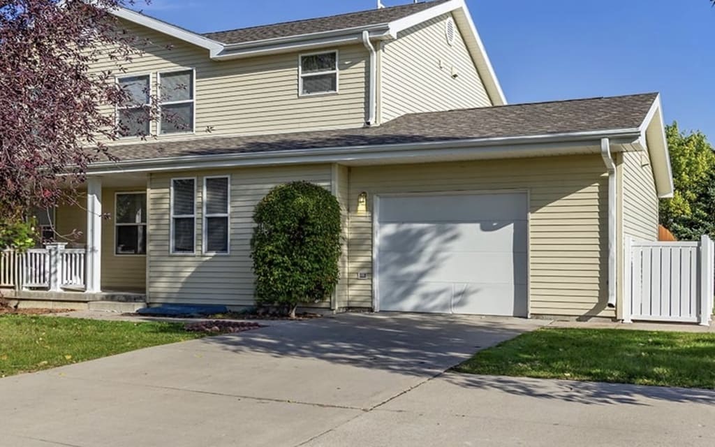 Grand Forks AFB On-Base Housing: What Military Families Need to Know inception-app-prod/ZTVlYWEyODEtYzI4OS00NjczLTg0YTAtOWRiYTdhOTA3MDkw/content/2026/08/26d02ce2b87d6f6a01ba86e4b789f9b01dda2d49.jpeg