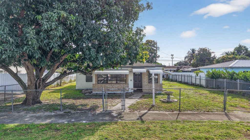 2440 NW 152nd Ter, Miami Gardens, FL 33054 inception-app-prod/ZWY1YTE5M2QtOTVlYS00ZmE5LWI1ZDMtMzY4MTJhM2I4MjJh/content/2026/09/0bae39c65825be47e8841823d118dd7812afadcb.jpeg