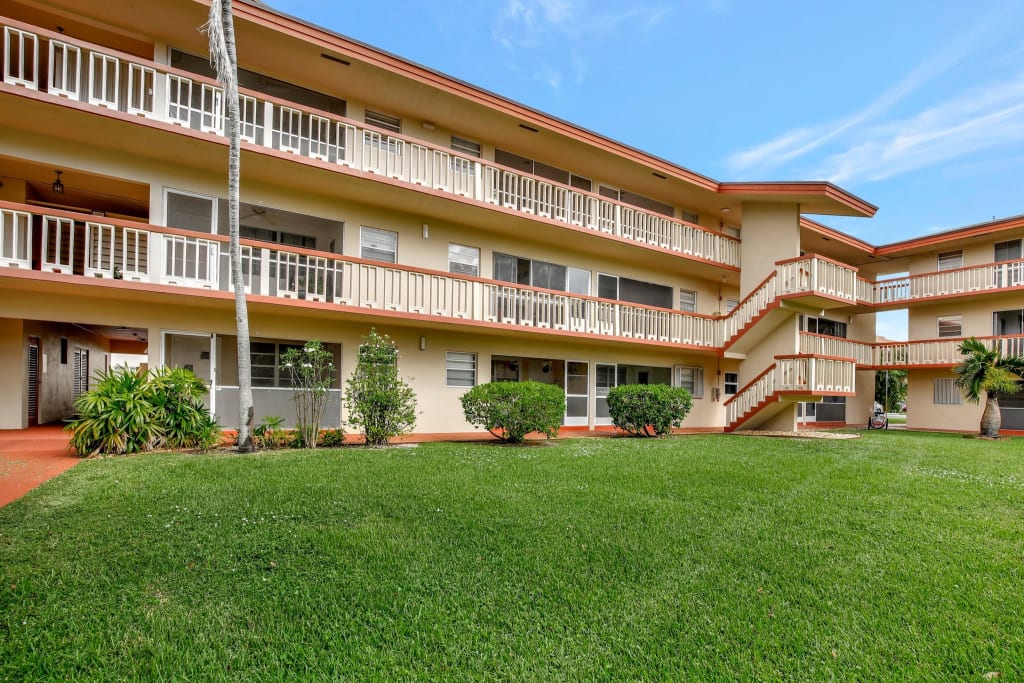 5300 Washington ST #G127, Hollywood, FL 33021 inception-app-prod/ZWY1YTE5M2QtOTVlYS00ZmE5LWI1ZDMtMzY4MTJhM2I4MjJh/content/2026/09/2e2e61f4674f768f94ff2fce8156c80e9f95c77d.jpeg
