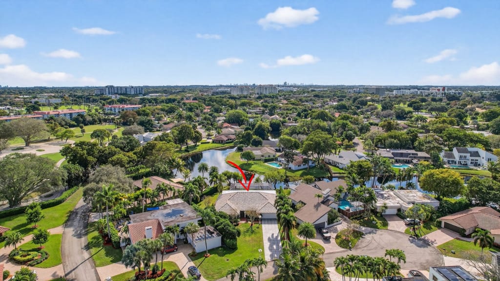 8704 Mahogany AVE, Plantation, FL 33324 inception-app-prod/ZWY1YTE5M2QtOTVlYS00ZmE5LWI1ZDMtMzY4MTJhM2I4MjJh/content/2026/09/ac2f53d53b6564ab4880bbd34b3b5a6f9fc77fee.jpeg