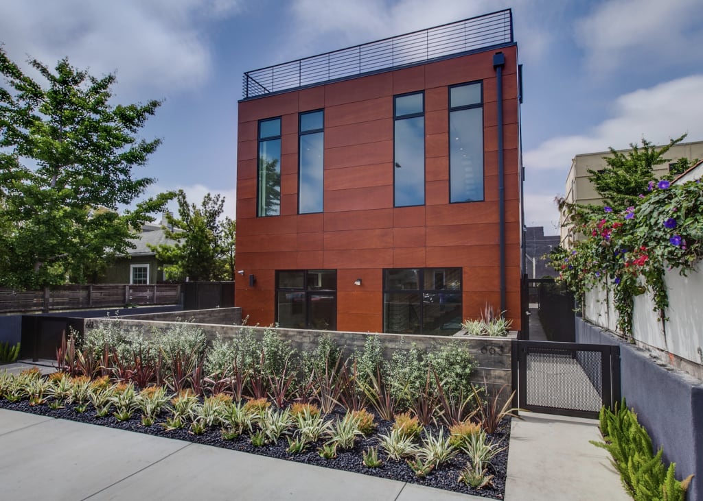 SOLD - 663 Brooks Ave, Venice, CA inception-app-prod/ZWYwZjZiZWItMzFiYy00MmEyLWEzMTEtOTlmNDdmMzZlYWFm/content/2018/01/fullsizeoutput_d71a.jpeg