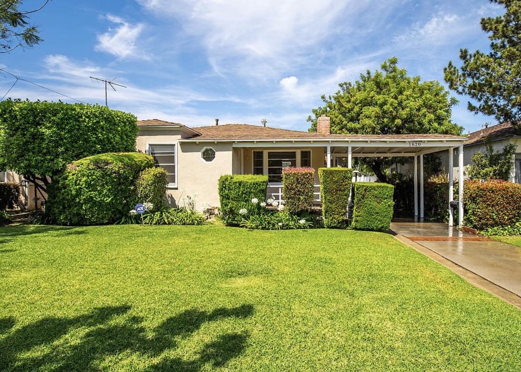 SOLD -1620 S Centinela Ave, Los Angeles, CA inception-app-prod/ZWYwZjZiZWItMzFiYy00MmEyLWEzMTEtOTlmNDdmMzZlYWFm/content/2020/06/07fb50aa-b2b9-4756-9bc0-da5d069d4b631201a.jpeg