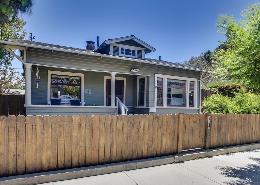 sold - 754 Ozone Street, Santa Monica, CA inception-app-prod/ZWYwZjZiZWItMzFiYy00MmEyLWEzMTEtOTlmNDdmMzZlYWFm/content/2020/06/0889e885-a792-43f6-b581-5cfb975453281201a.jpeg