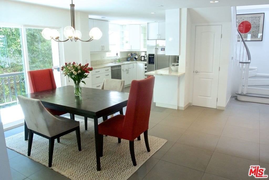 SOLD -10677 Wilkins Ave #6, Los Angeles, CA inception-app-prod/ZWYwZjZiZWItMzFiYy00MmEyLWEzMTEtOTlmNDdmMzZlYWFm/content/2020/06/611cbc9b-9c33-4938-bbb1-62f2548fbfcc-2.jpeg