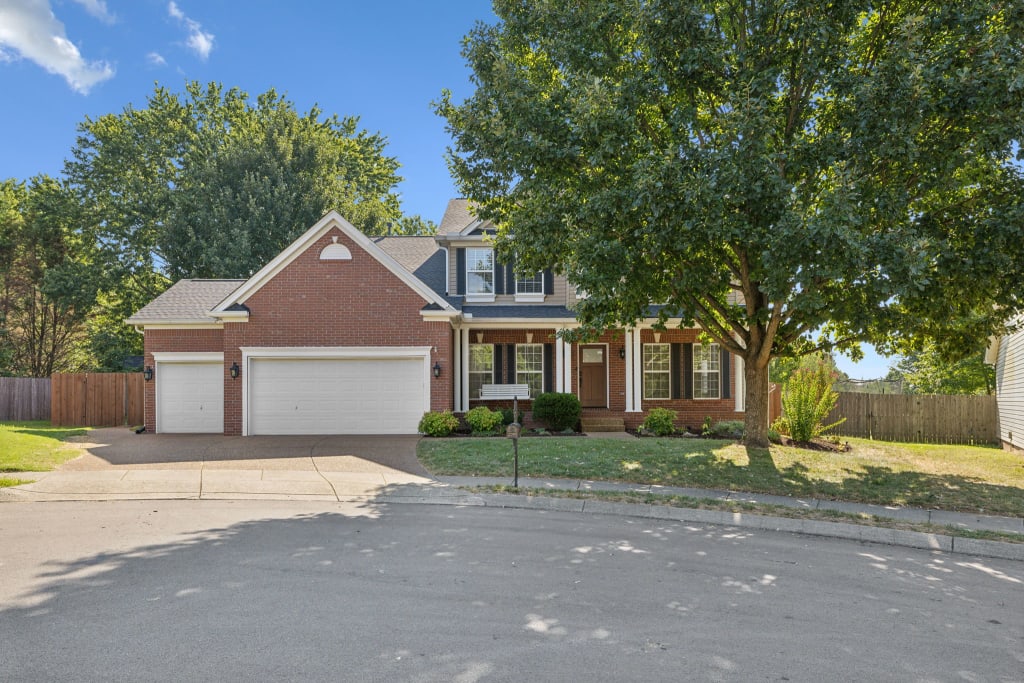 2004 Towhee Ct Spring Hill, TN 37174 inception-app-prod/ZjIzYTAyYzYtZGIxYy00OTQzLTlhMTYtNzMyODAxMDg4YTkw/content/2024/08/2cc200036de5fa2e8100843e53b37d23b907585c.jpg