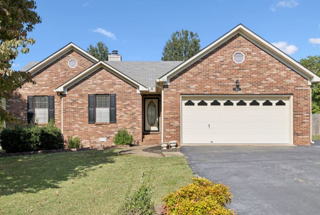 120 Green Vale Drive Columbia, TN 37401 inception-app-prod/ZjIzYTAyYzYtZGIxYy00OTQzLTlhMTYtNzMyODAxMDg4YTkw/content/2025/09/cdc578b9361587627710be32297a339ed5dd374b.jpg