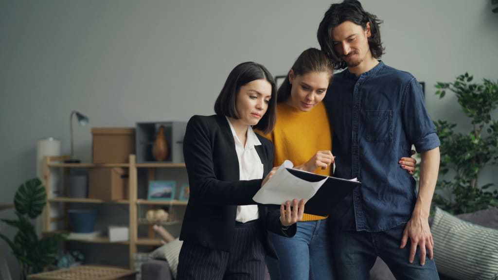 Selling Your Home Yourself vs. Working with a Real Estate Professional inception-app-prod/ZjM3MGNjOWYtYzkzYi00Y2FjLTliZTYtMmFjNTE4NjE3ZTk3/content/2026/05/8495a97c07006d7558f38d245b939906bedc7a6e.jpg