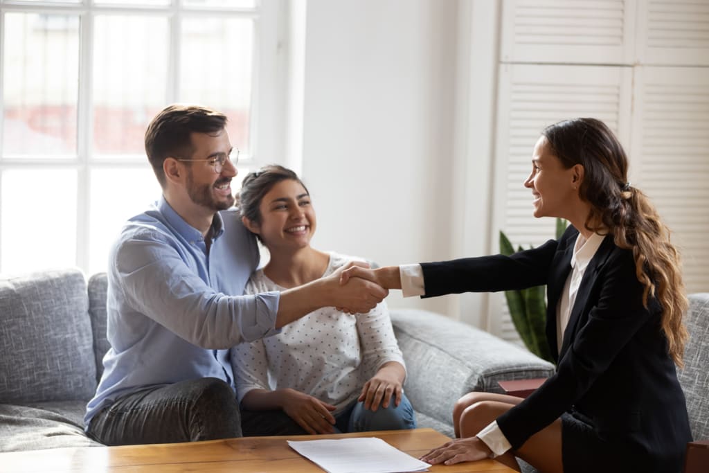 Choosing the Right Real Estate Agent inception-app-prod/ZjM3MGNjOWYtYzkzYi00Y2FjLTliZTYtMmFjNTE4NjE3ZTk3/content/2026/05/ea8bb66178872f79e805b70c2598974d232efae6.jpg