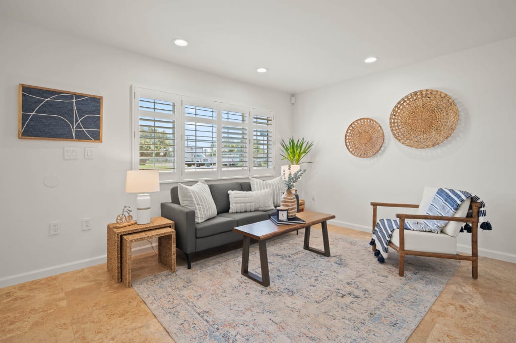 12 (Affordable!) Decorative Items to Buy Before You Sell Your House inception-app-prod/Zjg5NzQ2ZWMtMzU0MS00YzMzLWJlNDEtMzUzNzJlMWZhMmZh/content/2023/10/5a3fb90594c8271ee65ec339e55e7ee1ddd26916.jpg