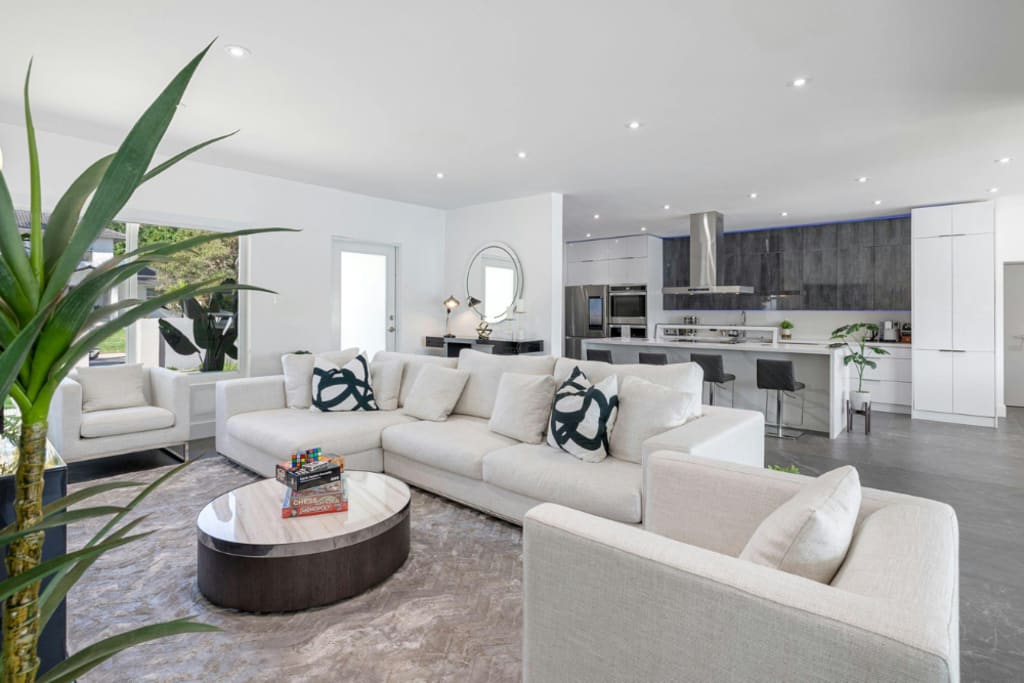 Amenities That Sell: What Luxury Buyers Want in 2026 inception-app-prod/ZmEwZTZmMWEtMDcwYy00OGMzLThkZWUtMGU3NmI2OTczZmU0/content/2026/03/93bff1b87d8ff2402494c6771793b1d01966e286.png