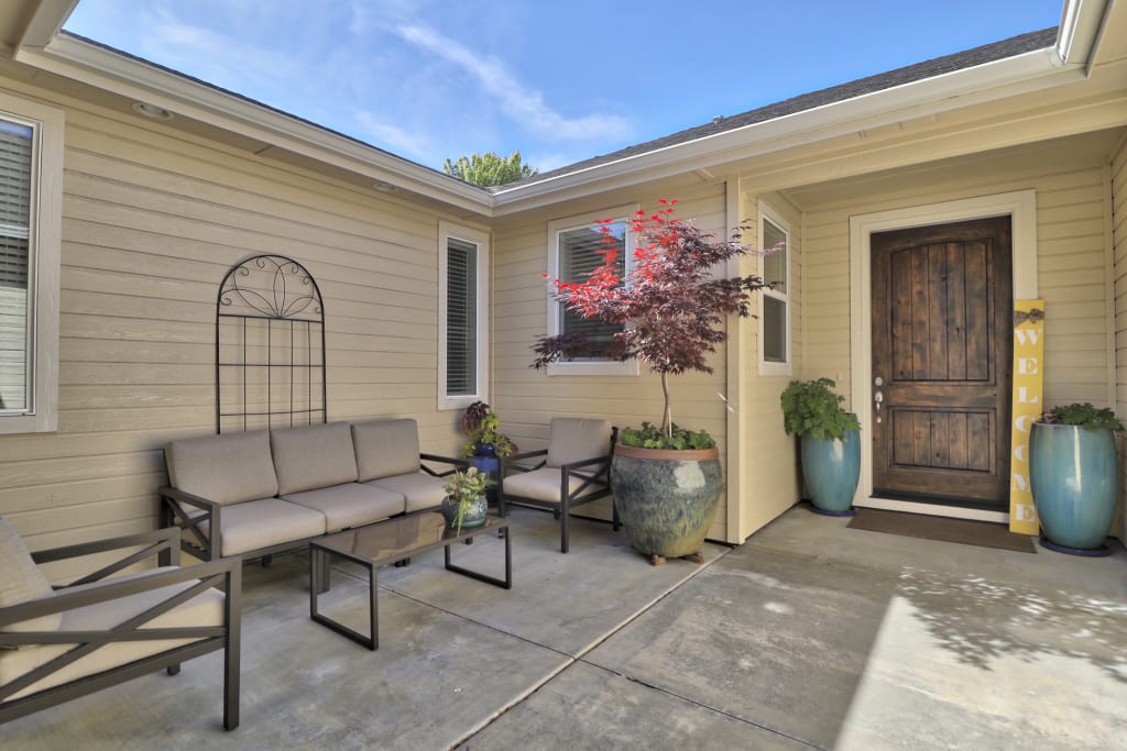 SOLD - 11905 Caribee Inlet Dr, Star, ID 83669 inception-app-prod/ZmVlNWNkNDctNjgzYi00MDQwLTk0MGUtMDQ5NDUxYzBkODJi/content/2021/06/3-Courtyard-Caribee.jpeg