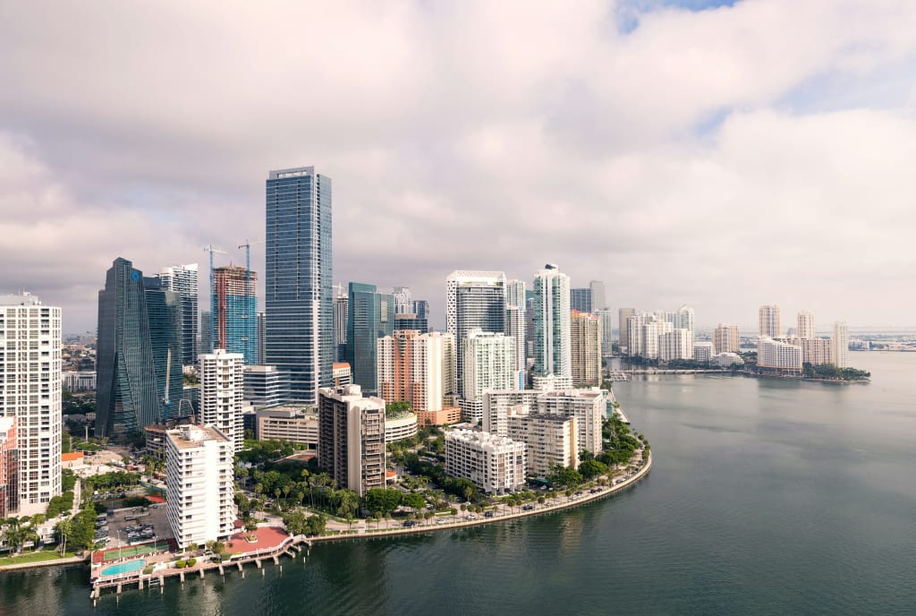 Florida - Miami New Developments inception-app-prod/ZmZmZTUyZTUtZjk5Zi00OGFkLWI0M2ItNGNlN2U4NDYxNWZl/content/2025/10/8cdefe512df7cb74269f022980db4b4353e99735.jpg