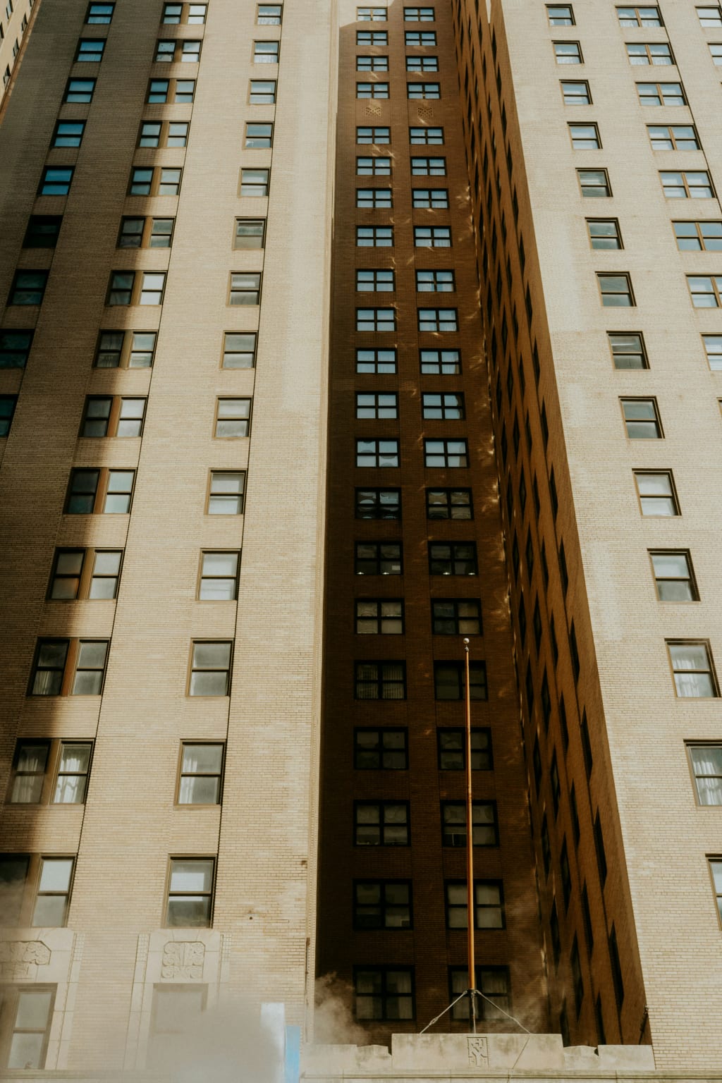 NYC Condos inception-app-prod/ZmZmZTUyZTUtZjk5Zi00OGFkLWI0M2ItNGNlN2U4NDYxNWZl/content/2025/11/e22609eaf39cb7ff25f8eb4ee6c103122384a7ea.jpg