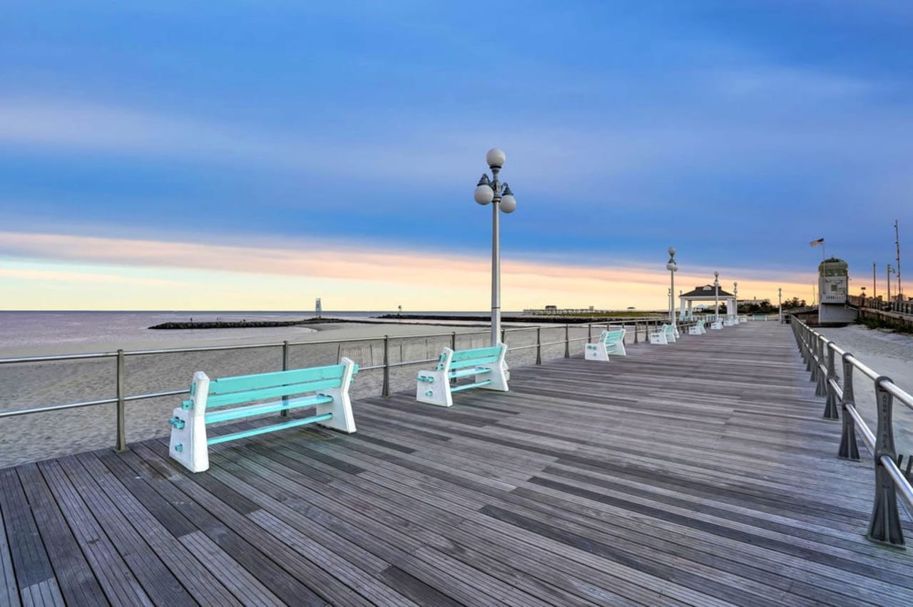 Avon by the Sea inception-app-prod/M2JlZTdmMWQtM2QyZi00Y2ZhLWFiODAtMDMzNTFkN2U4ZTdl/content/2021/01/105washington-avonbdwk-mjb01201.jpg