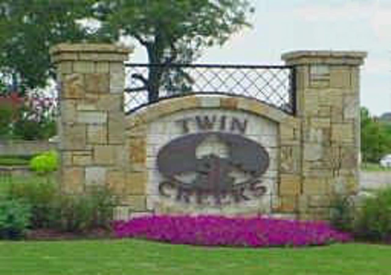 inception-app-prod/MTFmNWRiNTItZTI2ZC00NTFjLTkxZWEtMTM0OTIxMWVkM2U4/content/2017/01/Twin-Creeks-in-Allen-North-Texas-Neighborhoods.jpg
