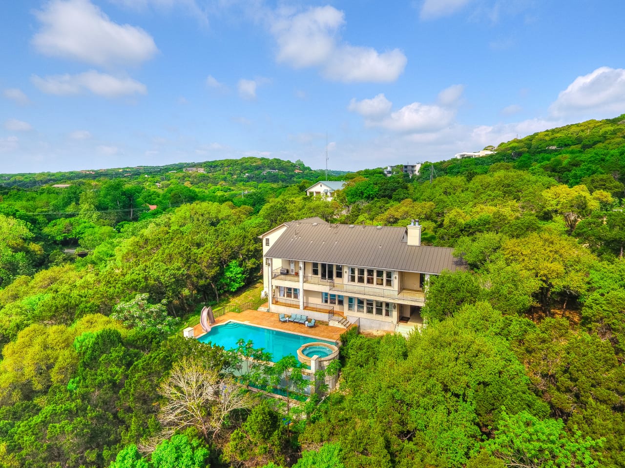 Luxury Real Estate inception-app-prod/MjJjNDAzMTUtOWNhYS00ZDZkLWE0N2EtM2YyYTllYmJiNjhk/content/2025/06/f3af41d2f42bfaf44a7f75ac15a9c631539651fb.jpg