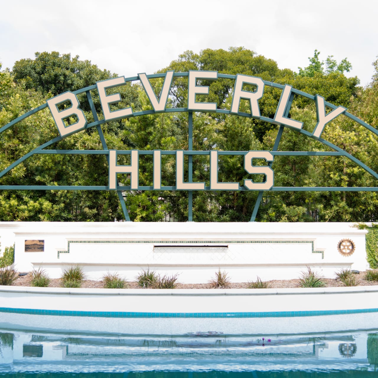 Beverley Hills inception-app-prod/MjYxYzE3ZGEtMWZlNS00Zjg3LTk3ZTUtZWVhNTYzYmFmNTE4/content/2025/09/a0200f92bbc2e04e70e328372fd89272641ed97c.png