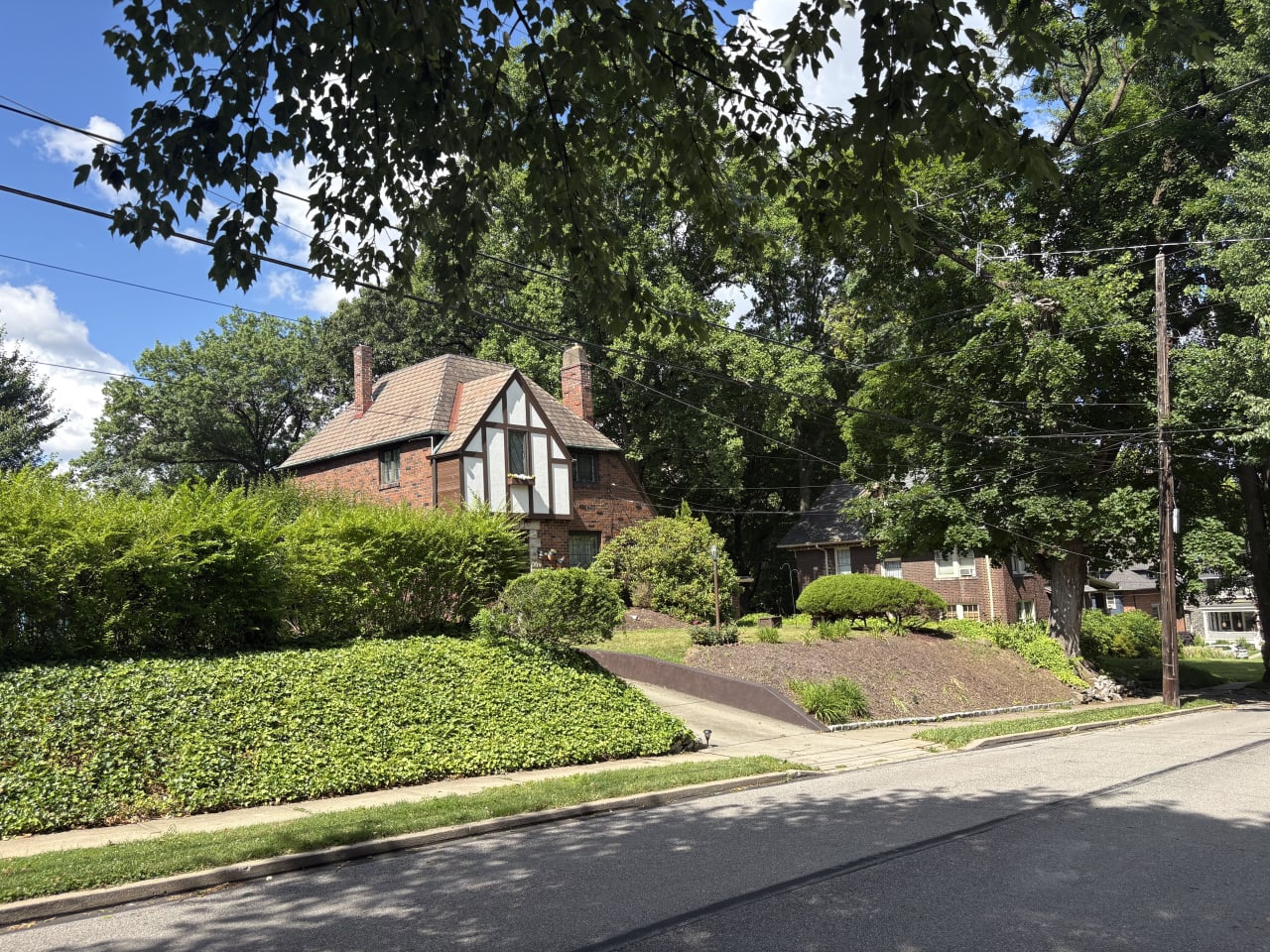 Ben Avon Heights Homes for Sale: Neighborhood Guide inception-app-prod/MmFiZmEzNDgtYmQwNi00MmUwLWFjYmEtZjM4MzY0MzhlOTdl/content/2026/06/2f10cec8c4f68e93472973d7822d7e0531de9430.jpeg