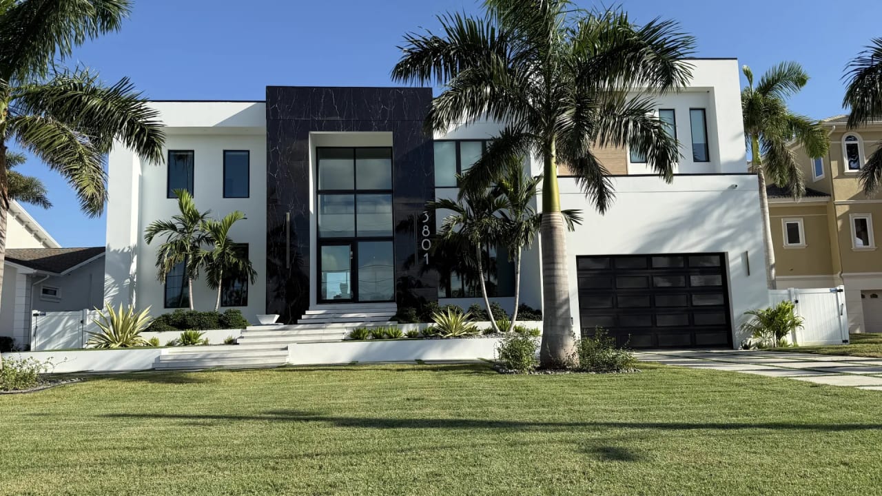 Pinellas Neighborhoods & Area Guides (2025) inception-app-prod/MmNhM2RmODYtZGUwMC00NDcwLTg4MjgtMTkwMjI1MThmMjZl/content/2025/10/61cb65faff9df5583284f1ca5940fed7521fdf05.webp