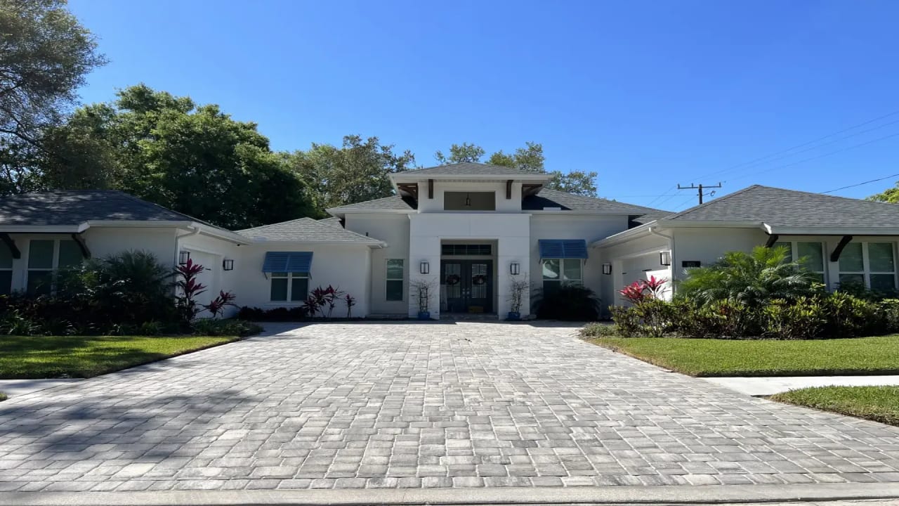 Palm Harbor, FL (2025): Neighborhood Guide & MLS Listings inception-app-prod/MmNhM2RmODYtZGUwMC00NDcwLTg4MjgtMTkwMjI1MThmMjZl/content/2025/11/20313aa18db71c72e2f8fcd8300584d957ec21a5.webp