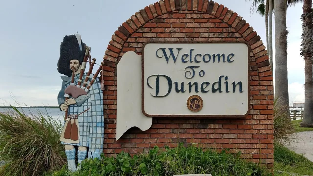 Dunedin, FL (2025): Neighborhood Guide & MLS Listings inception-app-prod/MmNhM2RmODYtZGUwMC00NDcwLTg4MjgtMTkwMjI1MThmMjZl/content/2025/11/2bebeb6bfe27e676fb1632a18e15543f0deb377e.webp