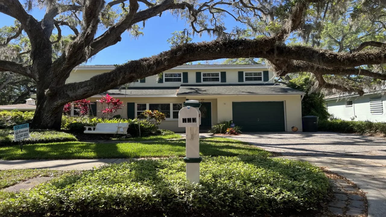 🌴 Seminole, FL (2025): Neighborhood Guide & MLS Listings inception-app-prod/MmNhM2RmODYtZGUwMC00NDcwLTg4MjgtMTkwMjI1MThmMjZl/content/2025/11/5824e82ff09f731b0593028f77681a4871d2c12d.webp