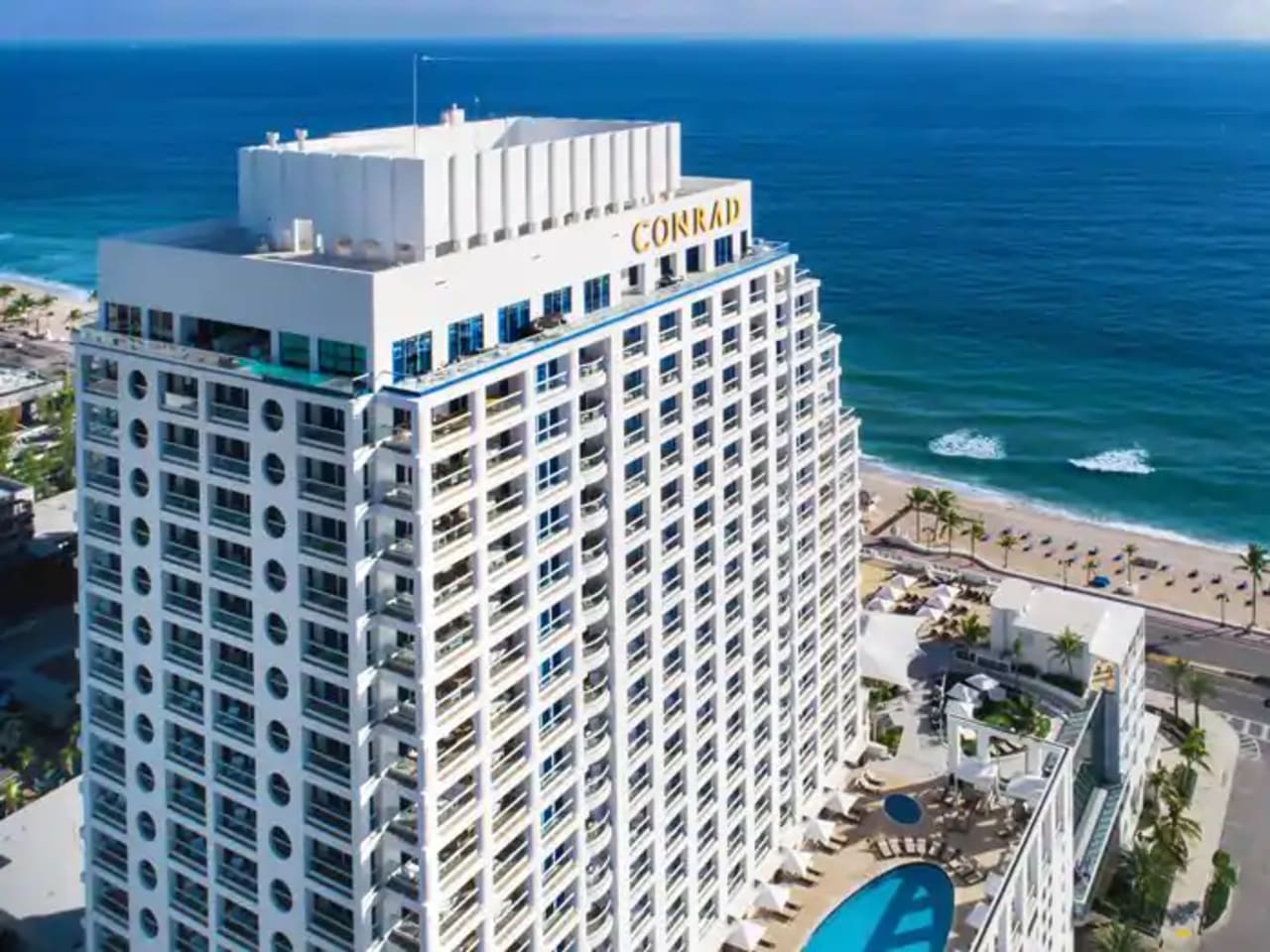 inception-app-prod/MzEyZGU2M2YtODZhYy00ZGFjLTgyNjAtNTQ5NTVkNWI5Mjdj/content/2019/01/Conrad Fort Lauderdale Beach.jpg