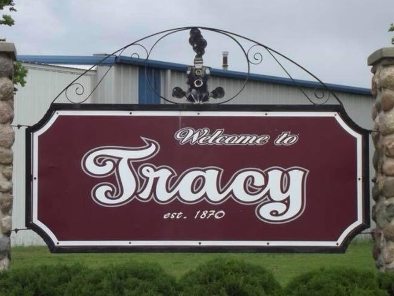 inception-app-prod/MzlmMmM2MmEtMTEzNi00Zjc5LTg0MDYtMDhhMmQyMmRkYTZk/content/2021/02/welcometotracy.jpg