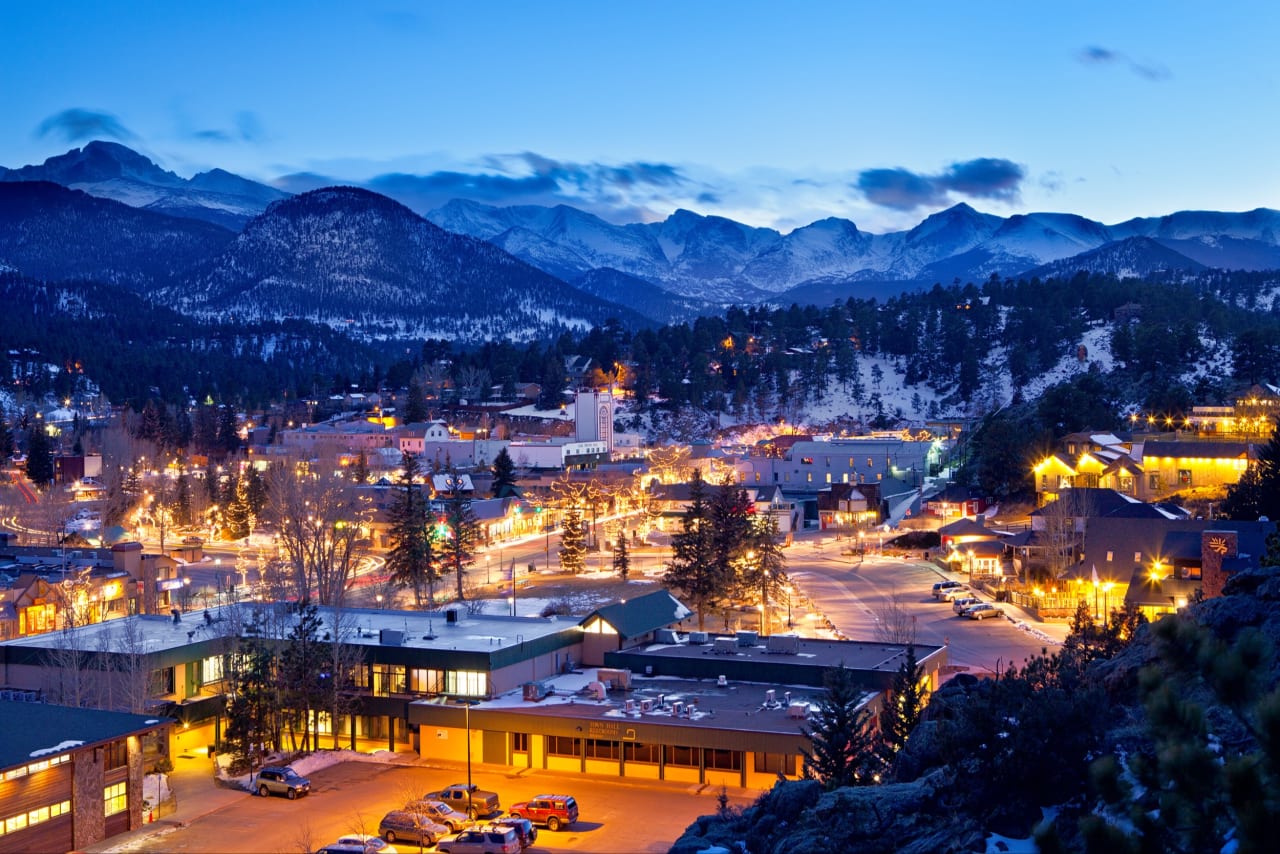 Estes Park, CO inception-app-prod/NTA0NDRmMjYtNWM4Ni00MGQ5LTkyNzktNjE5NzgzNGFhYTQx/content/2021/02/ZXN0ZXNwYXJrdmlsbGFnZWlud2ludGVyY3JlZGl0dmlzaXRl.jpg
