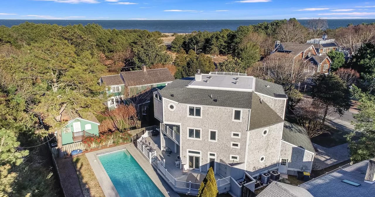 DE Beach Homes & Condos w/ Pool inception-app-prod/NTBmZTc1MmItNWRkZi00MWQzLThkMWMtMWYwNzc2YjIzODhi/content/2021/06/CoastalDEBeachHomesCondosw-PoolFeature1200x630.jpg