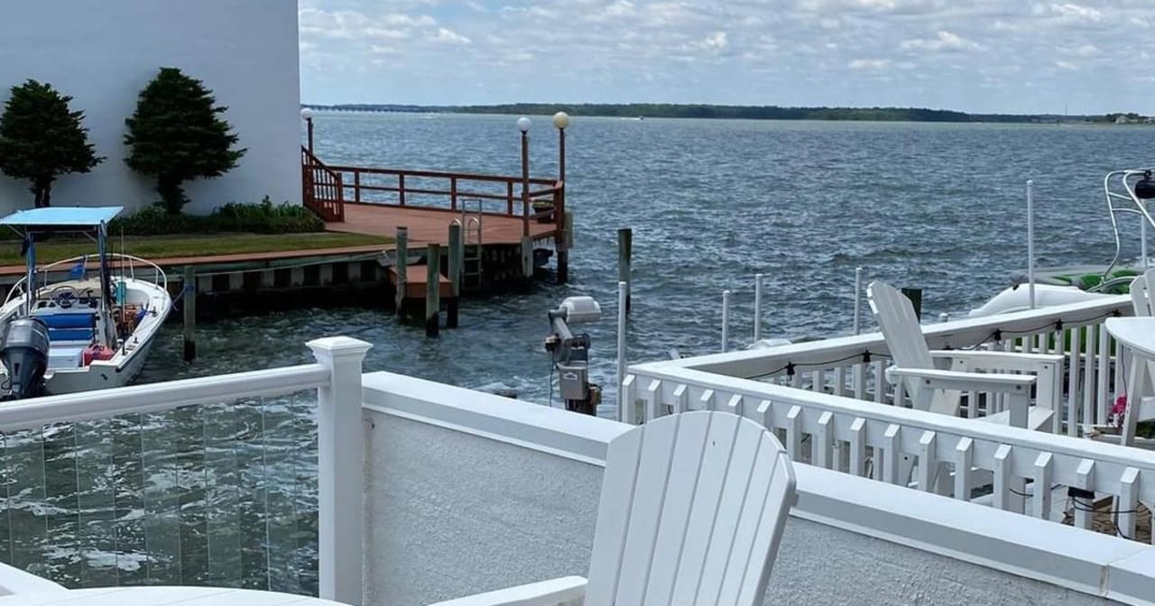 MD Waterfront Beach Homes & Condos inception-app-prod/NTBmZTc1MmItNWRkZi00MWQzLThkMWMtMWYwNzc2YjIzODhi/content/2021/06/CoastalMDWaterfrontBeachHomesCondosFeature1200x630.jpg