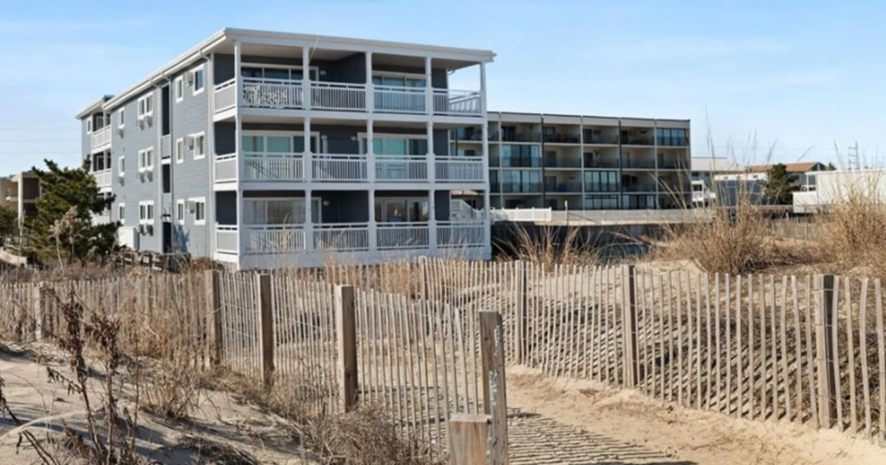 MD Beach Homes $300k-$600k inception-app-prod/NTBmZTc1MmItNWRkZi00MWQzLThkMWMtMWYwNzc2YjIzODhi/content/2022/03/2fc0af4cbd6de8bb590c477dd4a322a1b617e781.jpg