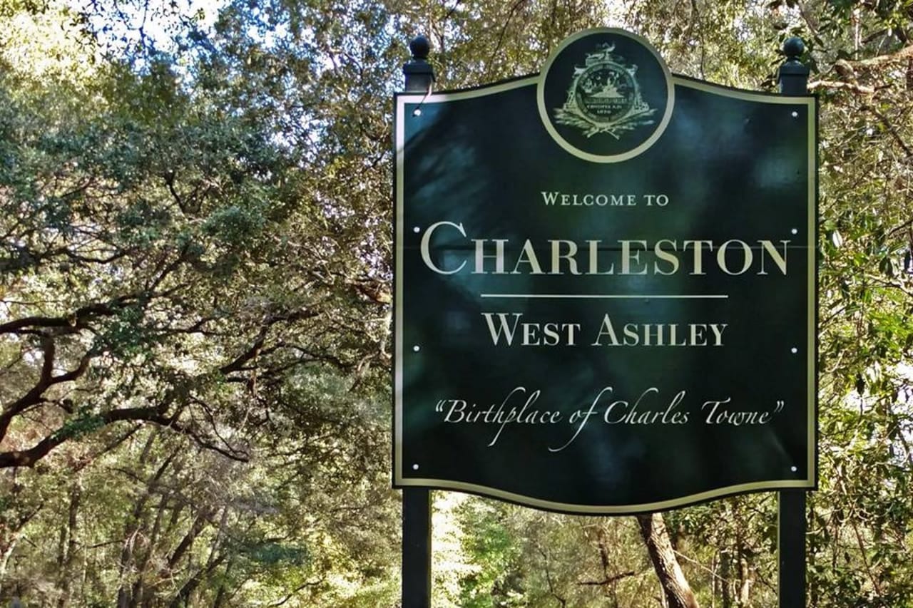 inception-app-prod/NTIyYTIwMGEtNDk3ZC00NzQzLWE1ZGYtMjFlZmE4ZmIxZjgw/content/2020/07/welcometocharleston-westashley.jpg