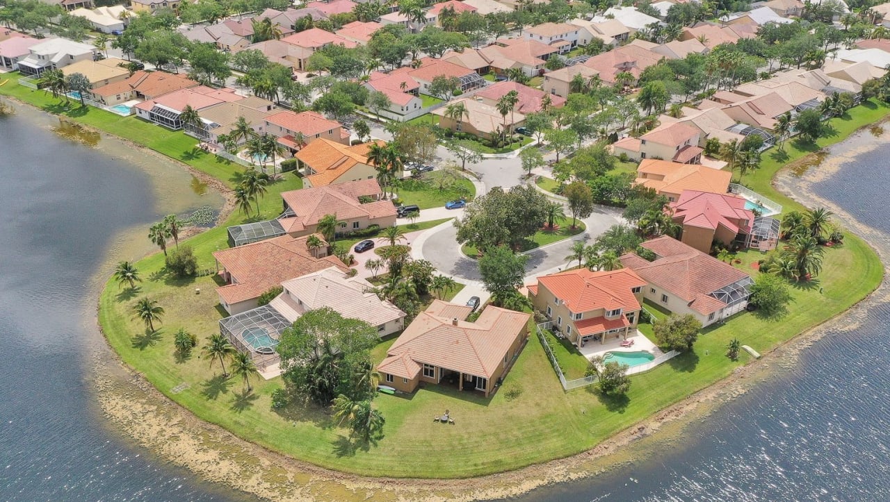 Country Isles inception-app-prod/NWIwOGNjYTgtNzI2OS00ZWNjLWI1YzAtNGY2ZTVlYmJlZTY2/content/2021/01/northlakes.jpeg