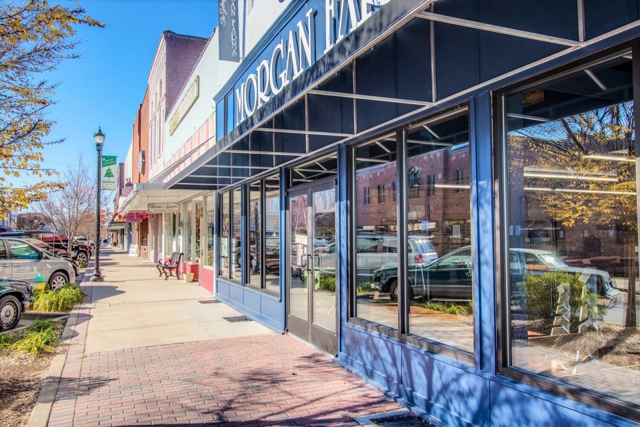 Dickson inception-app-prod/NjZlOTVkNzItNjM0YS00YTJhLTg5ZDMtN2IzYmM2NjM4NDhm/content/2023/02/d74279b068fa517d62adb87f65c1471c5172a1ff.jpg