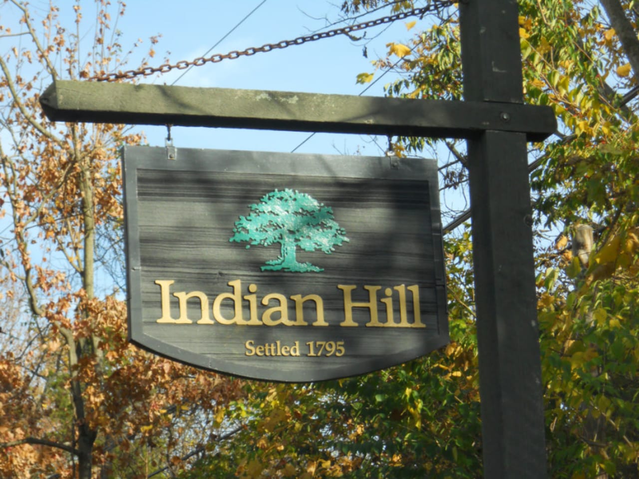 inception-app-prod/NzFlMTAwZDYtZDI3YS00NWM3LTk4NmItOGZjNDU2YWY1ZmIw/content/2016/12/Indian Hill sign.jpg